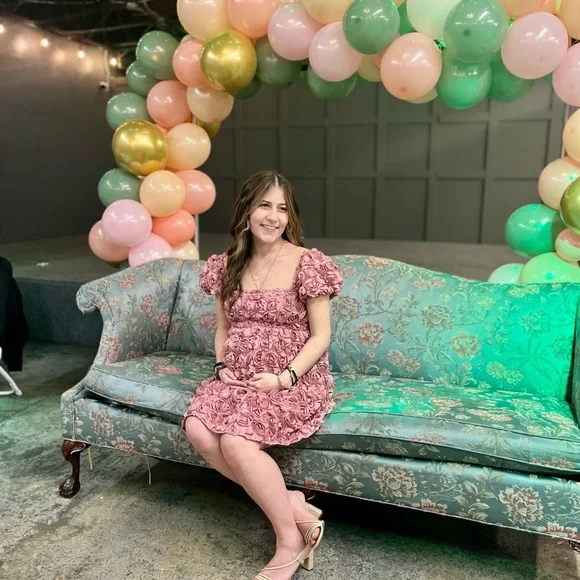 Pink 3-D floral, puff sleeve dress - Picture 3 of 3